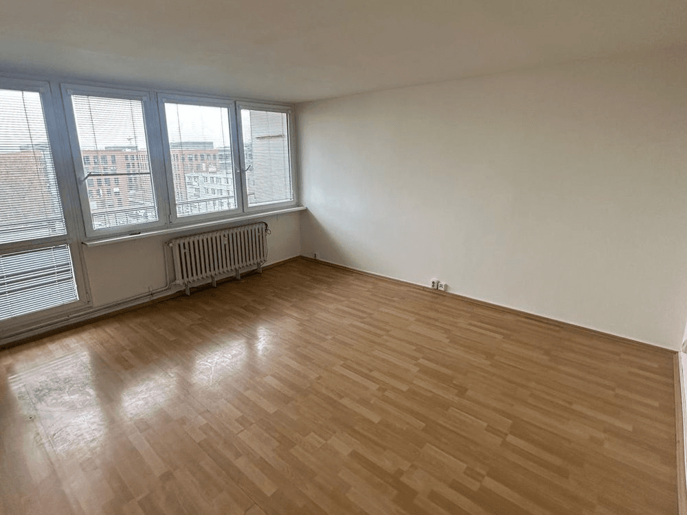 Obývací pokoj — odpočinková část před homestagingem